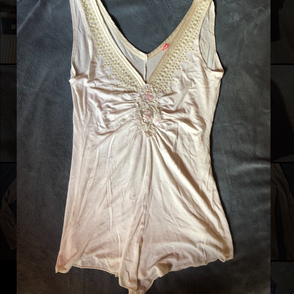 Super cute white decorated tank top